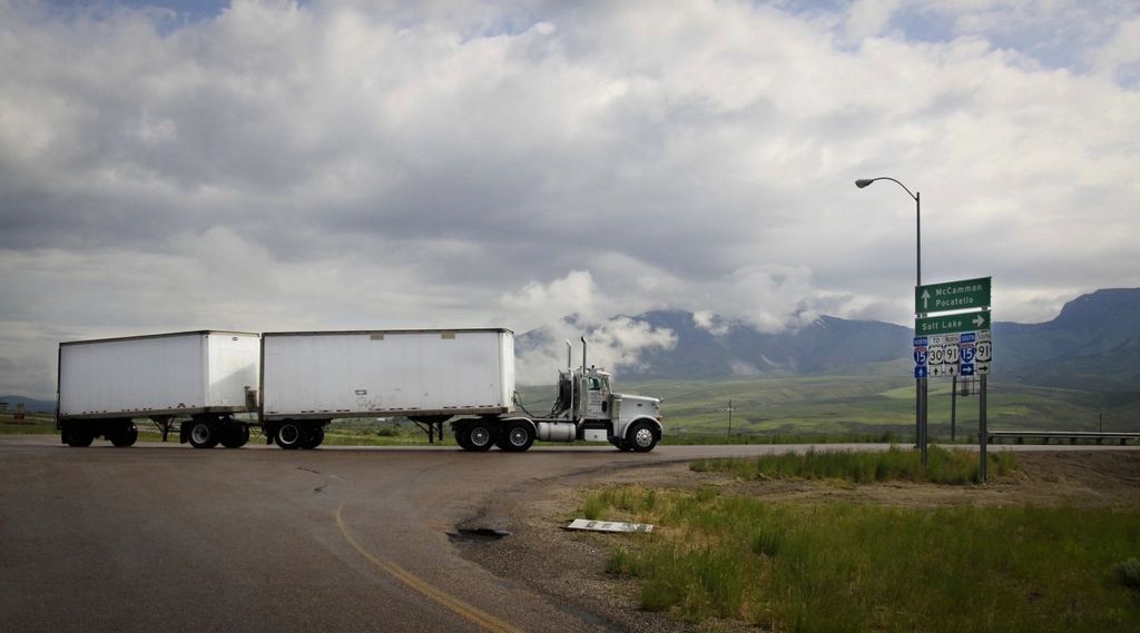 Sample Build-plan site: two trailers on a highway with mountains behind